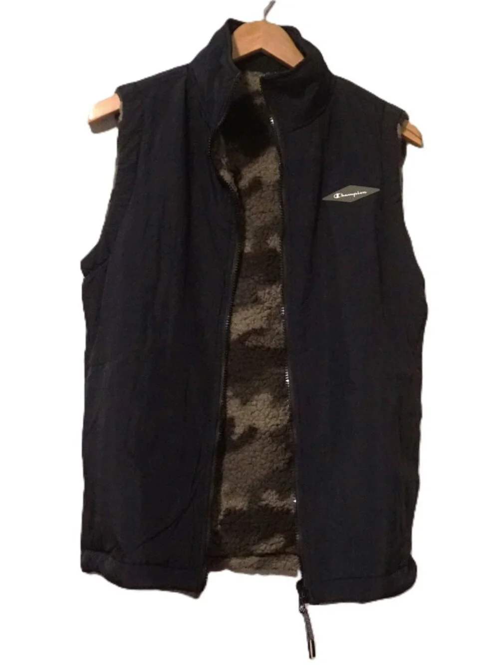 Champion Reversible Camo and Black Full Zip Vest Men’s Small